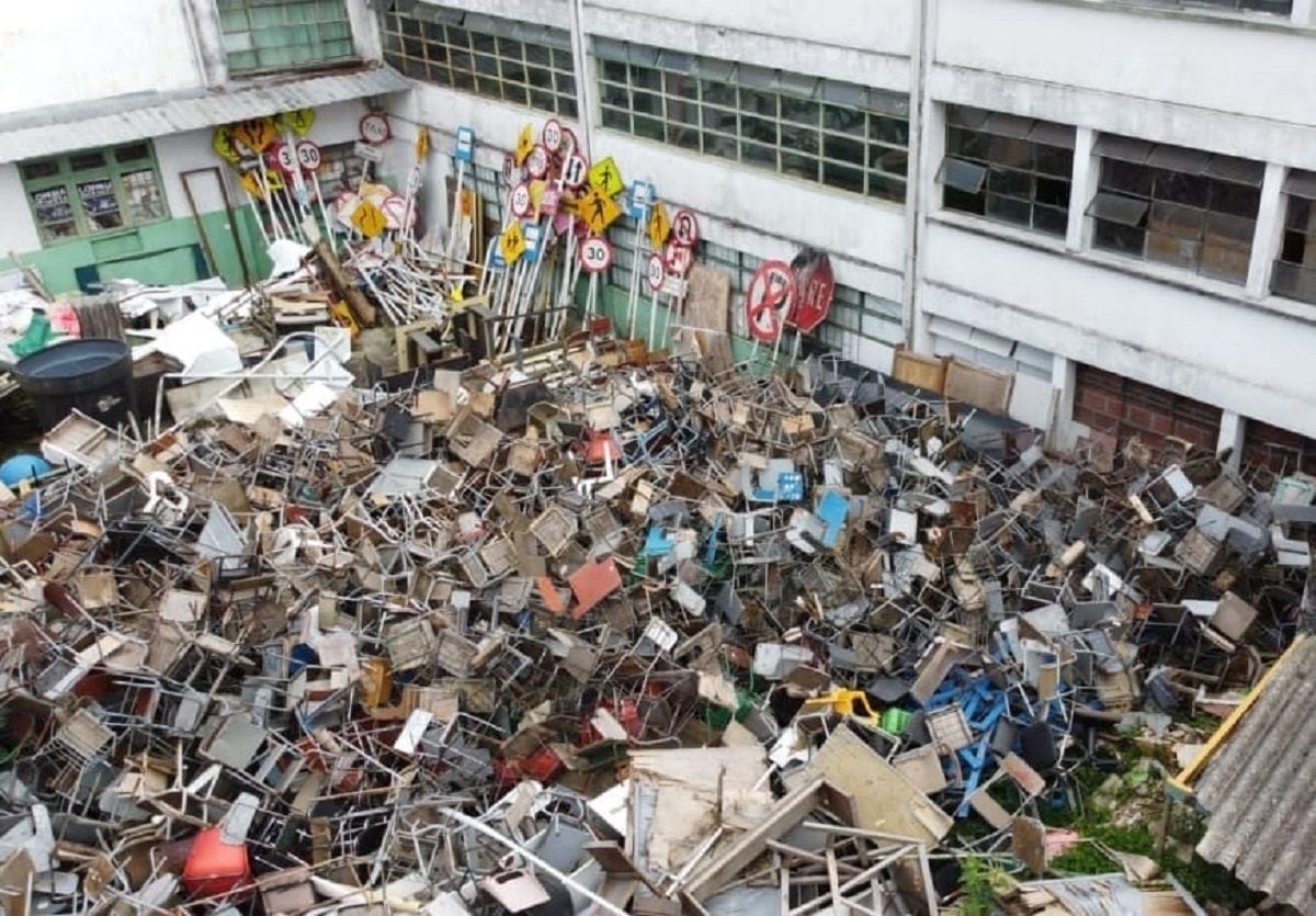 Colegio de Manizales fue convertido en bodega de basura. Crédito: Concejo de Manizales.