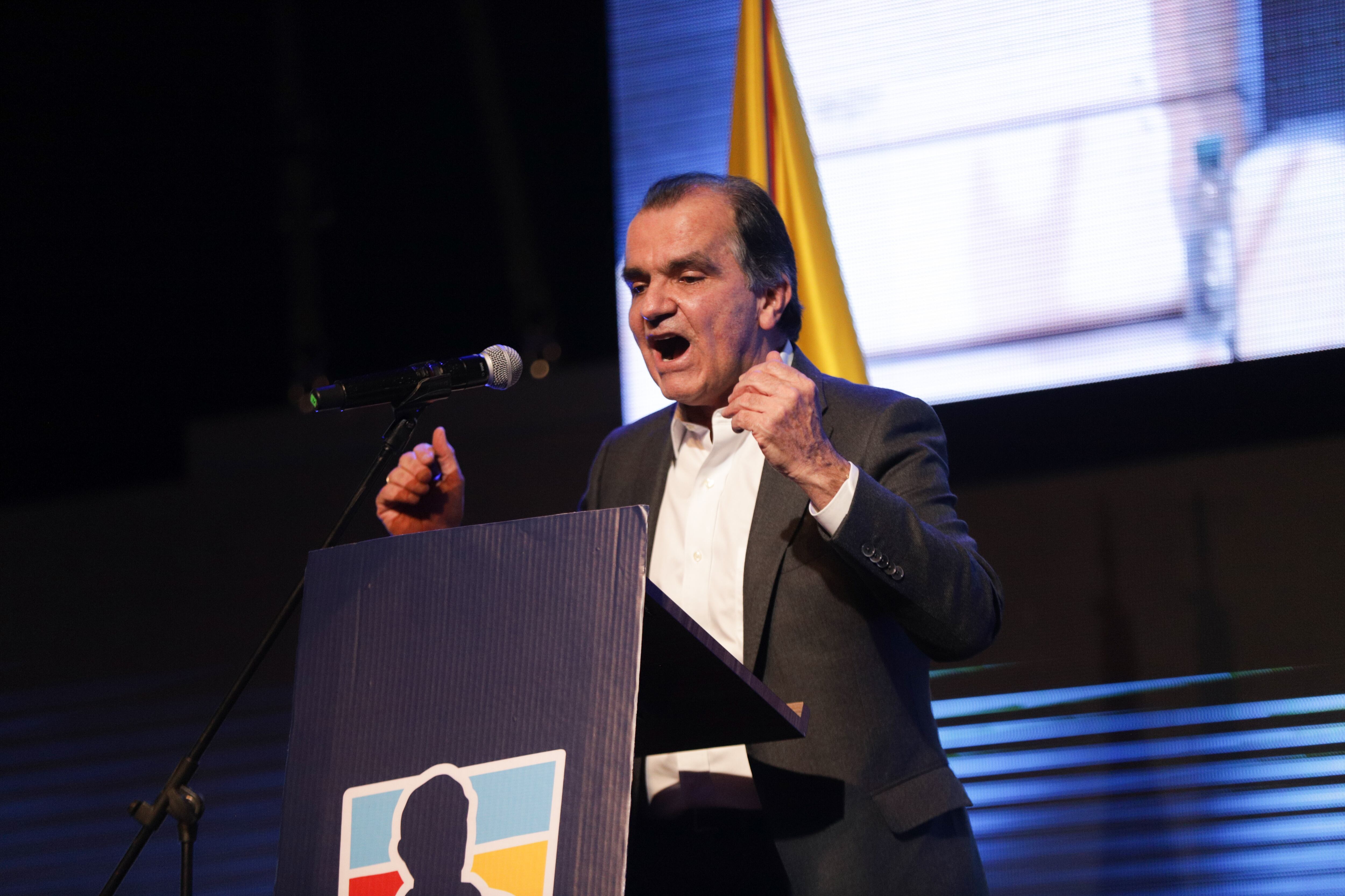 Bogotá. 27 de Noviembre de 2021. La convención del Centro Democrático proclamó éste sábado a Óscar Iván Zuluaga como el candidato presidencial del partido, y además le avaló para que busque participar en una consulta interpartidista. (Colprensa - Mariano Vimos)