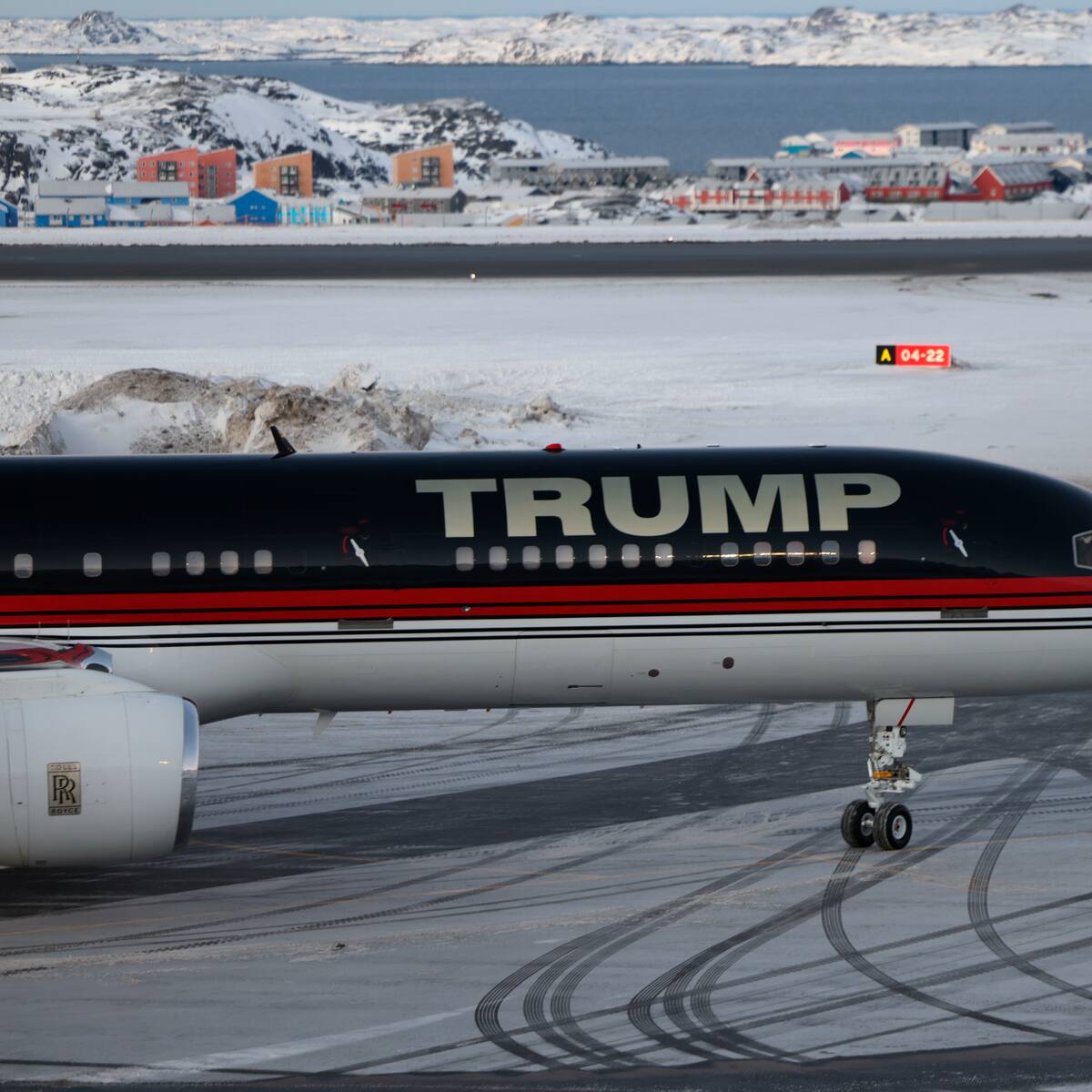 Trump no descarta acción militar para controlar Canal de Panamá o Groenlandia