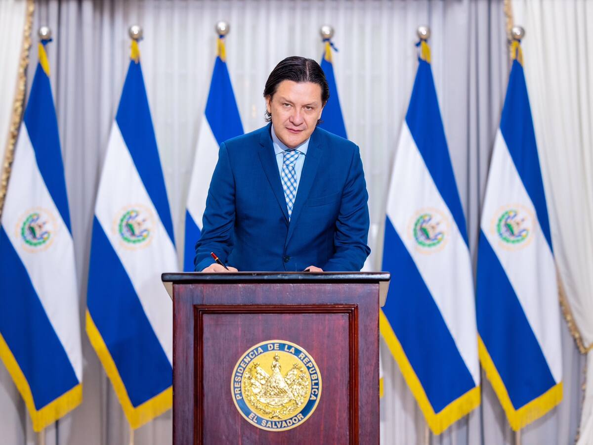 Renunció Andrés Guzmán, el colombiano comisionado de DD.HH. de Bukele en El Salvador
