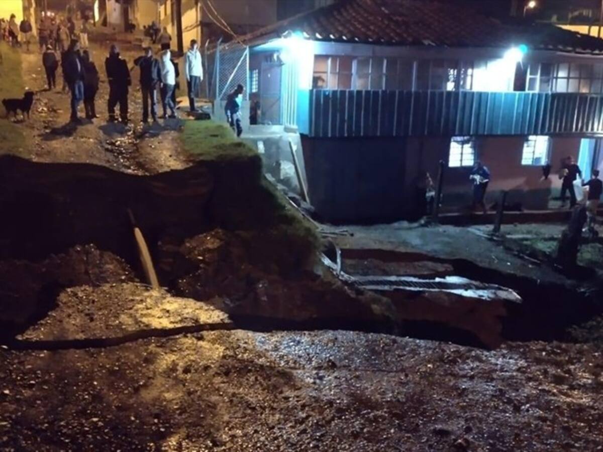 Puente vehicular de San Félix, Salamina, colapsó por las fuertes lluvias