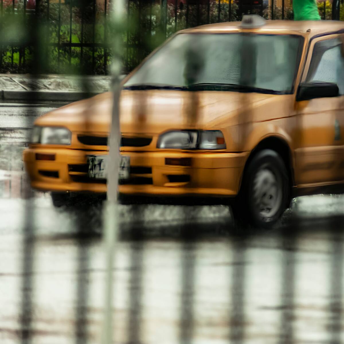 Mujer fue robada y arrojada desde un taxi que tomó en la Zona T de Bogotá