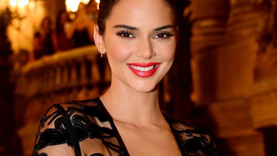 Las imágenes hacen parte del nuevo trabajo del fotógrafo Russell James y en ellas se ve a la modelo en la playa sin ropa.. Foto: Getty Images