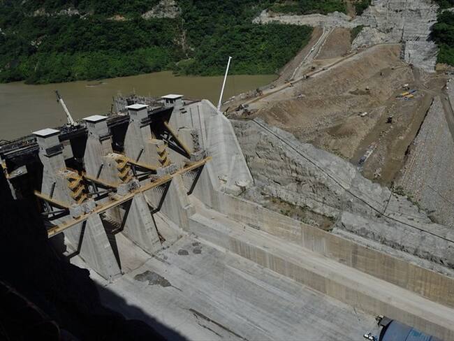 Los damnificados por la disminución del cauce del río Cauca por Hidroituango llegaron a 100.000 personas. Foto: Colprensa