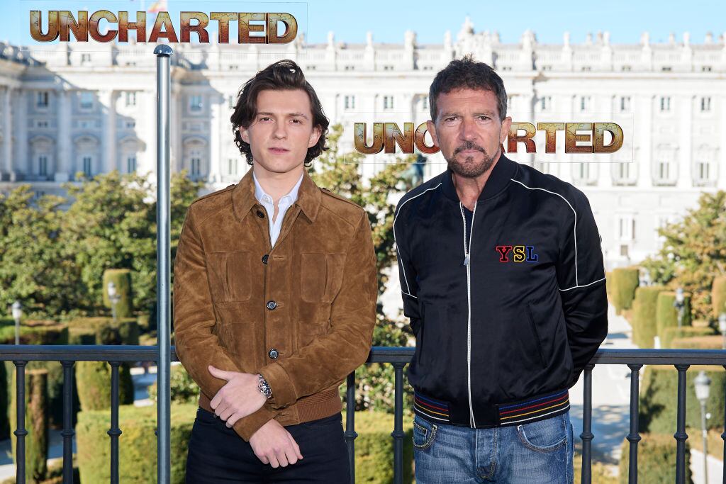 MADRID, SPAIN - FEBRUARY 08: Actors Tom Holland (L) and Antonio Banderas (R) attend 'Uncharted' photocall at the Royal Theater   on February 08, 2022 in Madrid, Spain. (Photo by Carlos Alvarez/Getty Images)