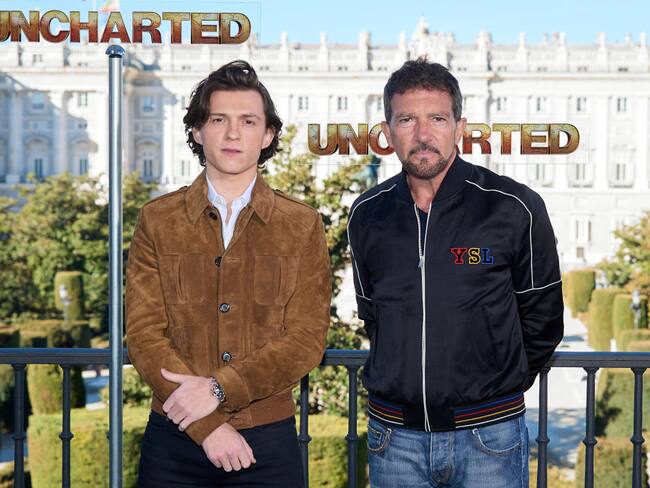 MADRID, SPAIN - FEBRUARY 08: Actors Tom Holland (L) and Antonio Banderas (R) attend 'Uncharted' photocall at the Royal Theater on February 08, 2022 in Madrid, Spain. (Photo by Carlos Alvarez/Getty Images)