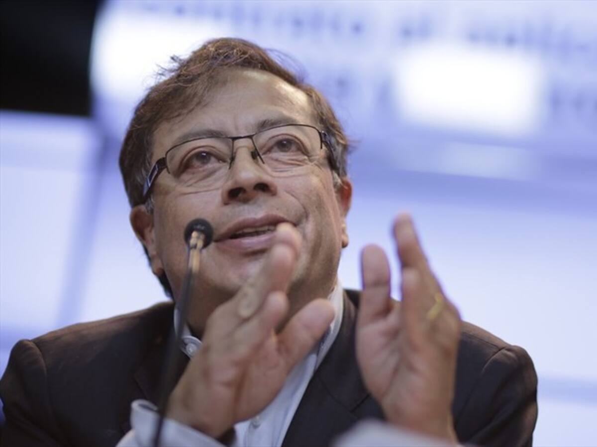 “En cuestión de avionetas el uribismo nos lleva mucha ventaja”: Petro