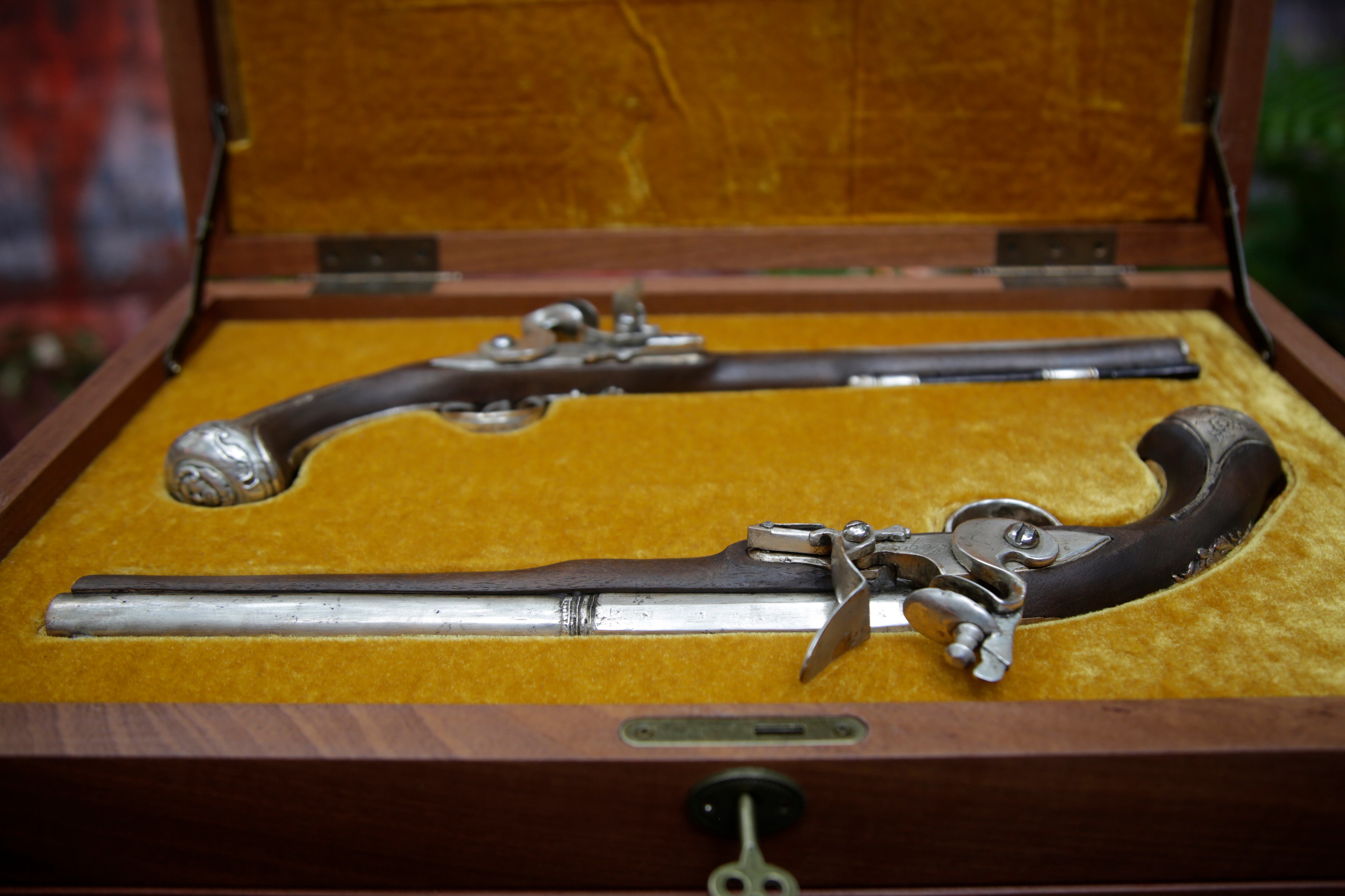 Réplica de dos pistolas que pertenecieron al almirante español Blas de Lezo y Olavarrieta. Foto: EFE