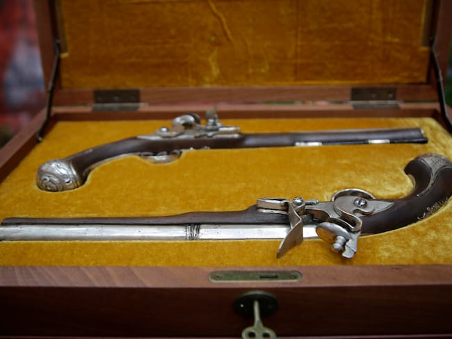 Réplica de dos pistolas que pertenecieron al almirante español Blas de Lezo y Olavarrieta. Foto: EFE