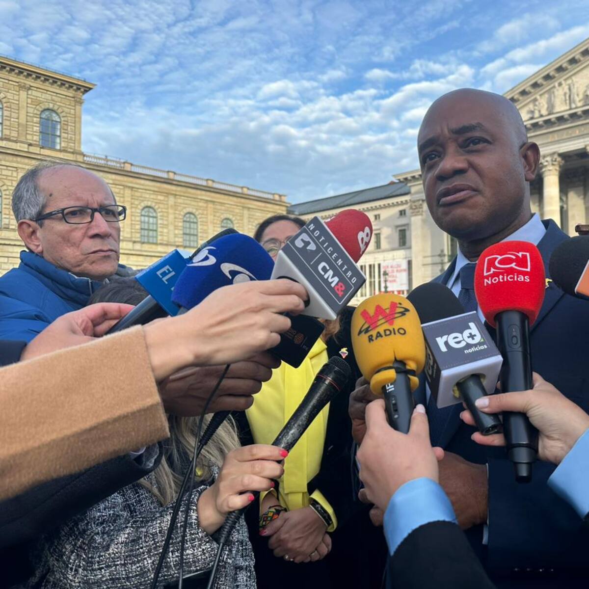 Colombia adelanta gestiones para lograr acuerdo democrático en Venezuela: canciller (e)