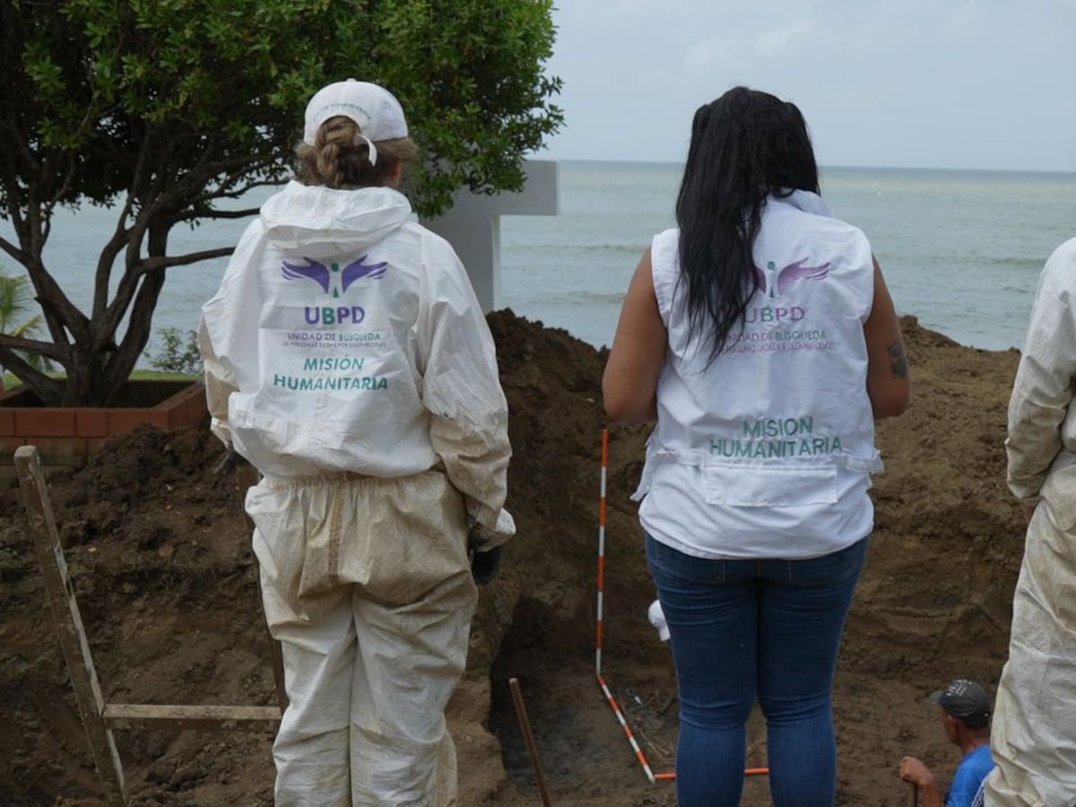 Recuperan 19 cuerpos de personas desaparecidas por el conflicto armado en el cementerio de Necoclí