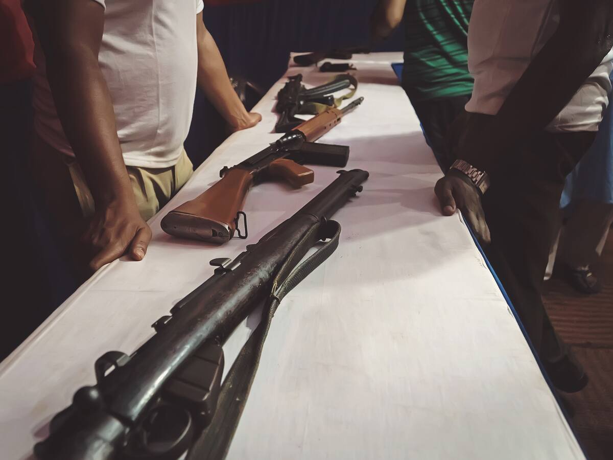 Petro solicitó a la Fiscalía investigar la compra de armas en Italia y el pago de sobornos