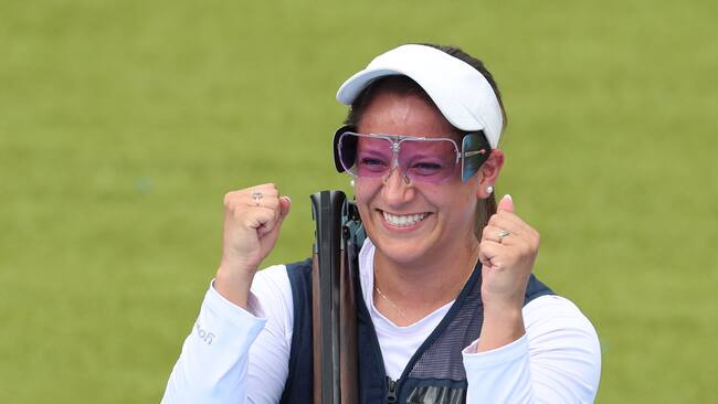 Chateauroux (France), 31/07/2024.- Gold medalist Adriana Ruano Oliva of Guatemala celebrates after winning the Trap Women event of the Shooting competitions in the Paris 2024 Olympic Games at the Shooting centre in Chateauroux, France, 31 July 2024. (Francia) EFE/EPA/VASSIL DONEV