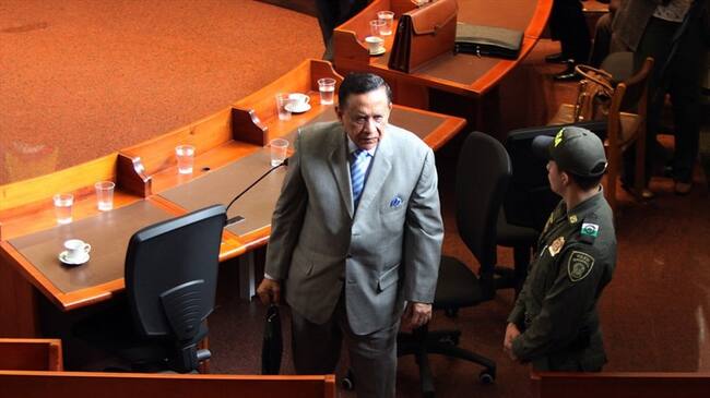 La Sala de Reconocimiento de la Jurisdicción Especial para la Paz (JEP) dejó en firme el llamado a versión voluntaria presencial al general (r) Miguel Maza Márquez. Foto: Colprensa / GERMÁN ENCISO