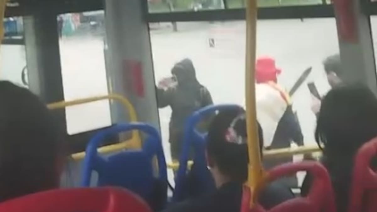 Encapuchados bloquearon NQS y generaron tensión en inmediaciones de Universidad Nacional