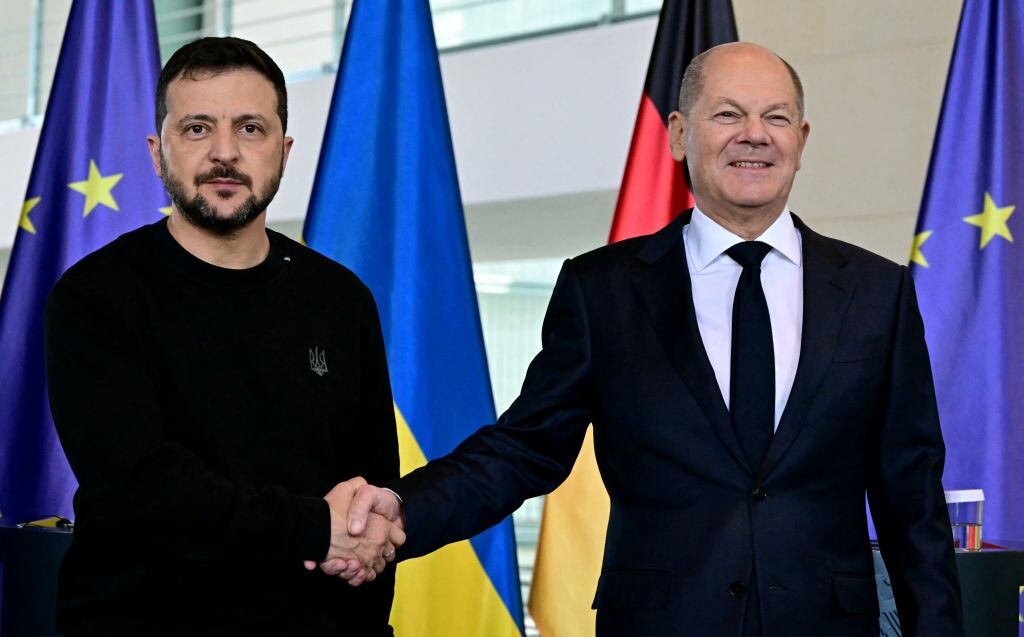Olaf Scholz y Volodymyr Zelensky. I Foto: TOBIAS SCHWARZ/AFP via Getty Images.
