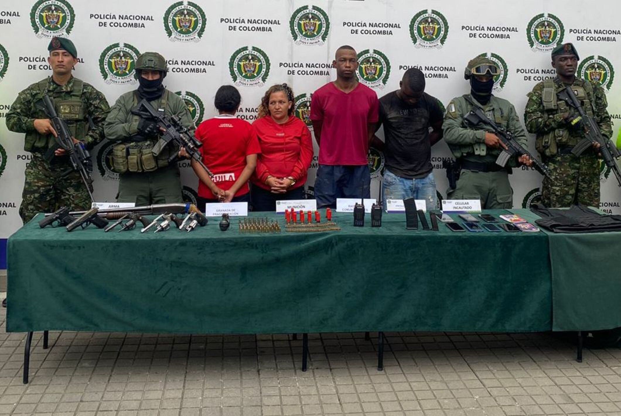 Además de "Pícoro", otras dos personas fueron capturadas y un menor de edad fue aprehendido en el lugar. Foto: Policía.