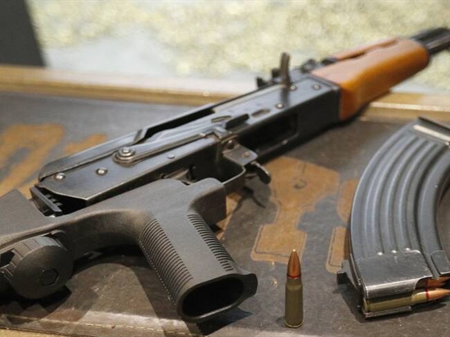 Policía incautó fusiles AK 47 y más armamento camuflados en juguetes de Navidad. Foto: Referencia Getty Images