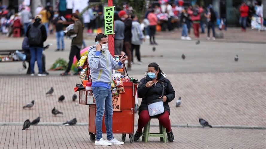 Desde el Gobierno buscan que vendedores informales vuelvan a trabajar en las calles. Foto: Colprensa