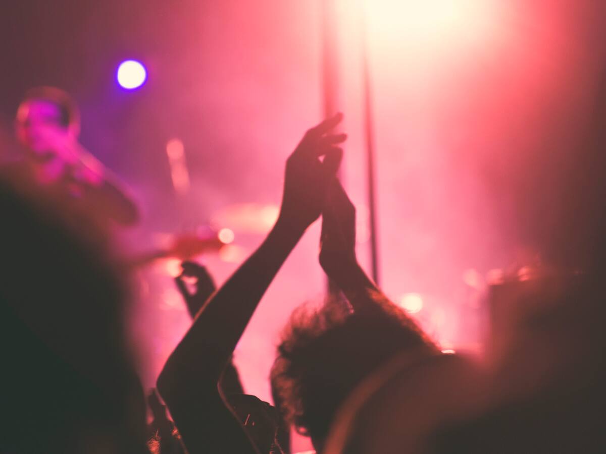 Presunto caso de homofobia en Theatron, ¿qué dicen las partes?