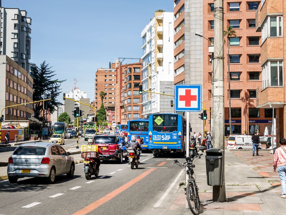 Esta es la multa por invadir el carril exclusivo de transporte público: valor en SMDLV