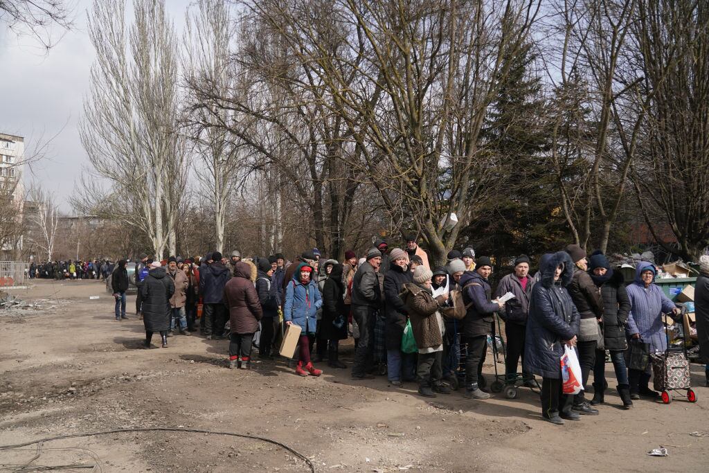 Civilians are being evacuated along humanitarian corridors from the Ukrainian city of Mariupol under the control of Russian military and pro-Russian separatists, on March 26, 2022. (Photo by Stringer/Anadolu Agency via Getty Images)