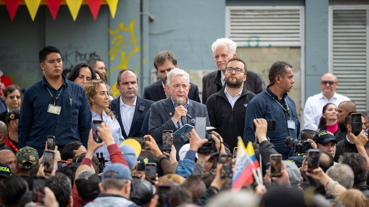 “Que en este lugar se simbolice una llama eterna”: Álvaro Uribe rindió homenaje a Miguel Uribe