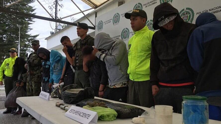 Almacenaban y vendían cerca de 13.500 dosis de estupefacientes mensuales, representando un ingreso anual cercano a los 486 millones de pesos. Foto: Policía Nacional