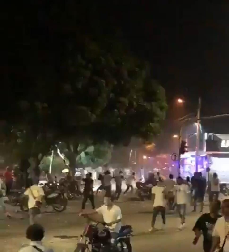 Pelea entre jóvenes  en Mamatoco/ Cortesía