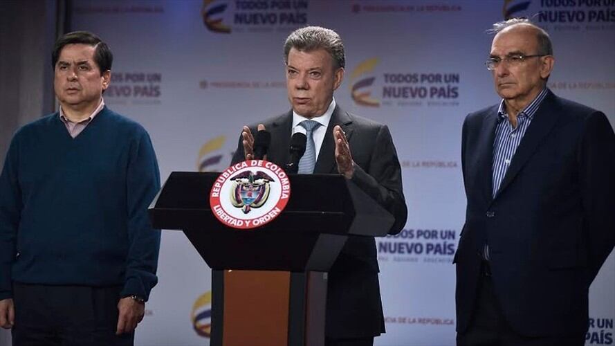 Ministro del Interior, Juan Fernando Cristo, Jefe negociador; Humberto de la Calle y el presidente Juan Manuel Santos. Foto: Colprensa