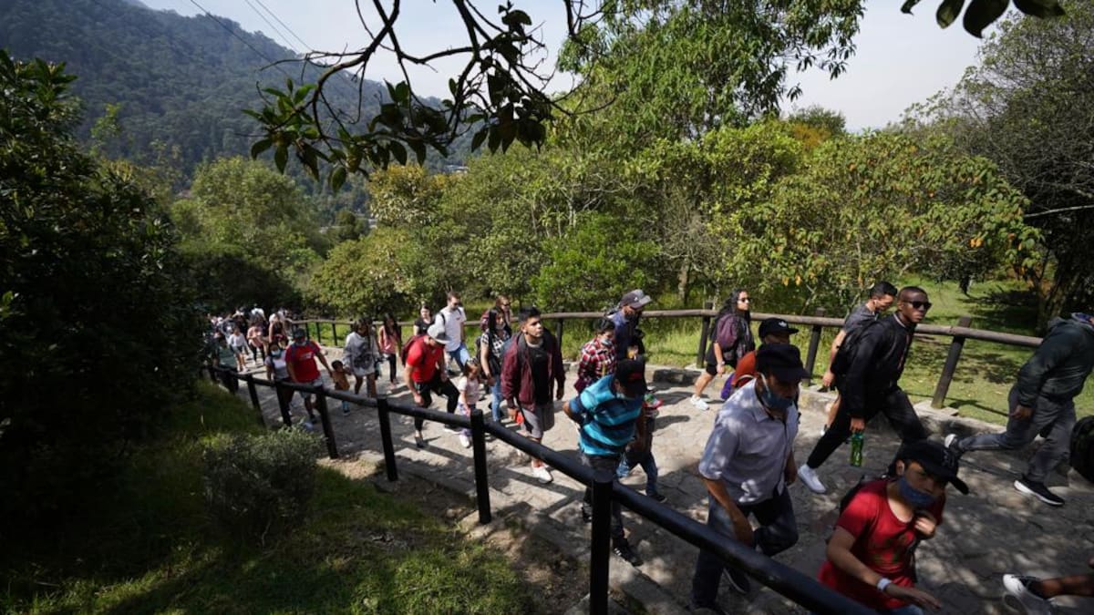 Significado de subir arrodillado o descalzo a Monserrate en Semana Santa
