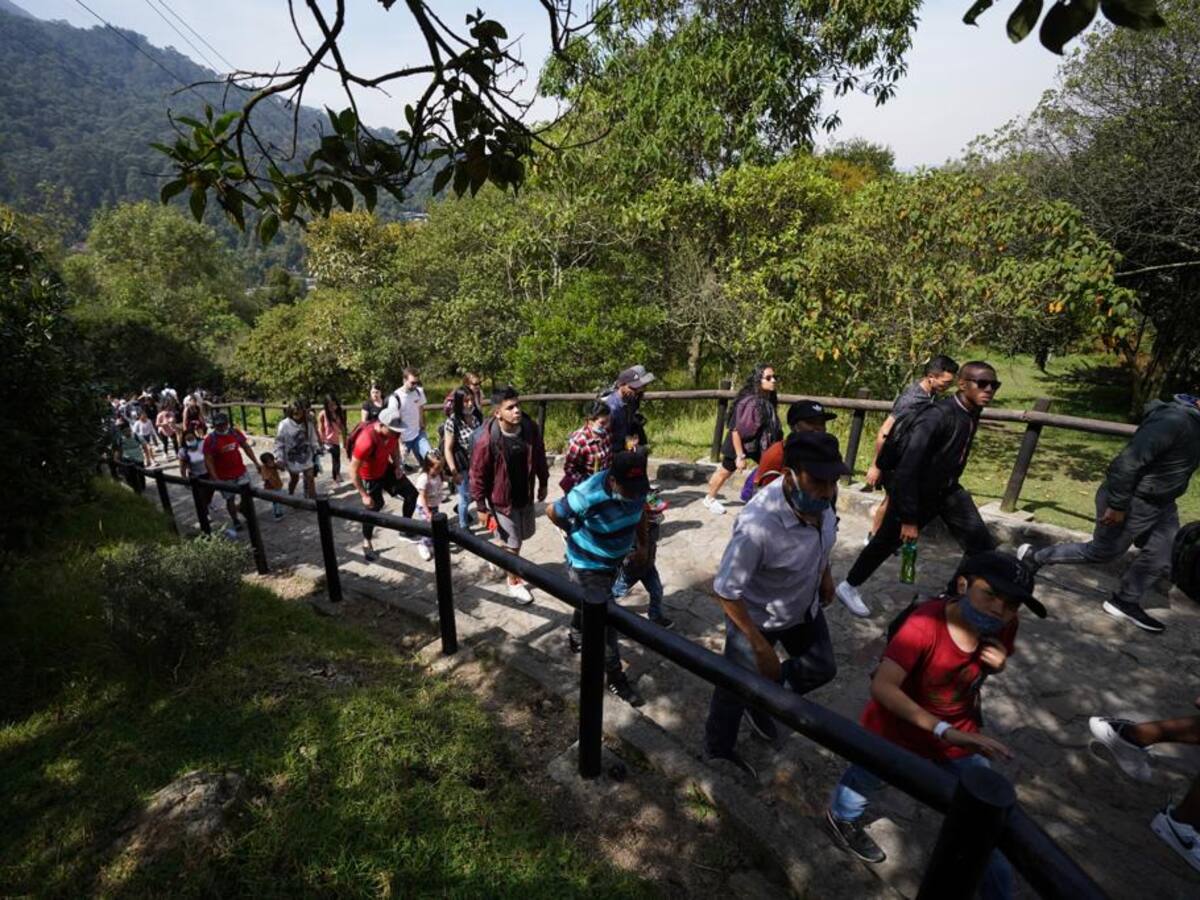 Significado de subir arrodillado o descalzo a Monserrate en Semana Santa