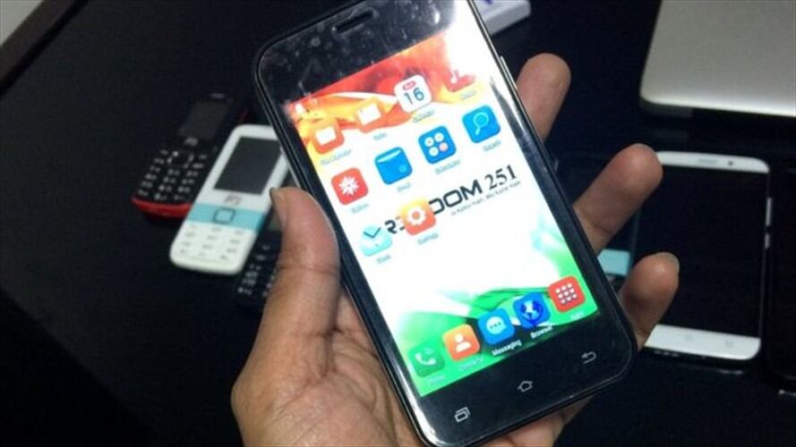 Freedom 251 Image caption Sólo había un número limitado de apps para probar en el aparato al que tuvo acceso la BBC.. Foto: BBC Mundo
