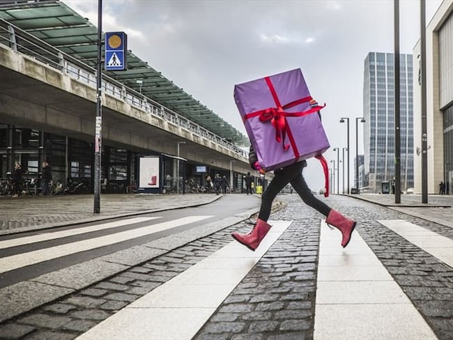 5 regalos perfectos para una mujer y 5 opciones ideales para hombres. Foto: Getty Images