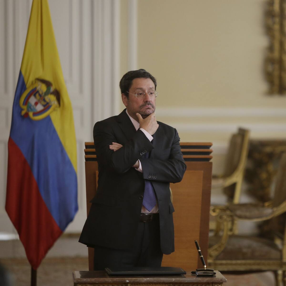 Senadores reclaman a Francisco Santos por carteles donde los señala de robar pensiones