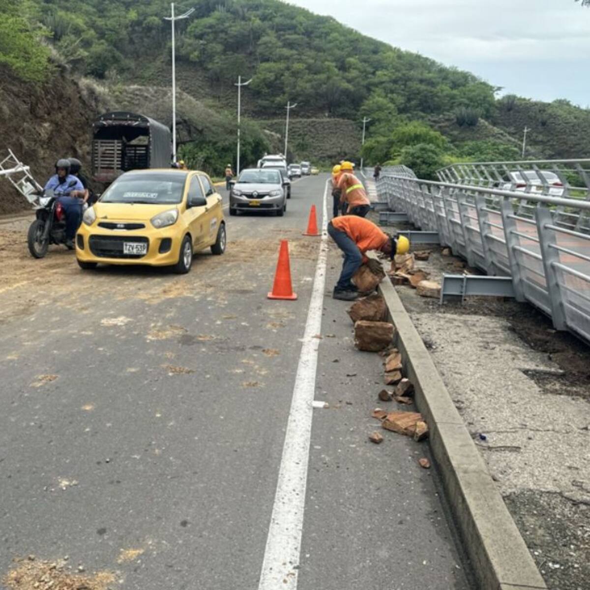 Restablecen el paso por la vía el Ziruma en Santa Marta