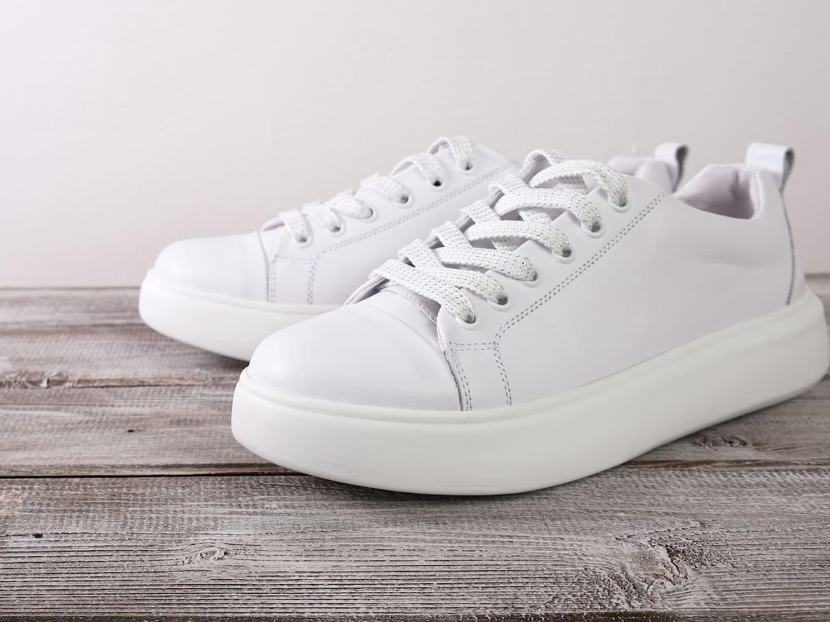 Un par de tenis blancos no pueden ser motivo para vulnerar el derecho a la educación de los niños