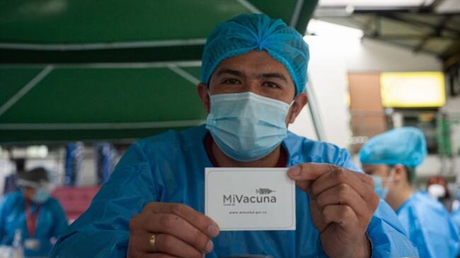 El decreto tendría indicaciones como la exigencia del carné para mayores de 18 años. Foto: Getty Images / SEBASTIAN BARROS