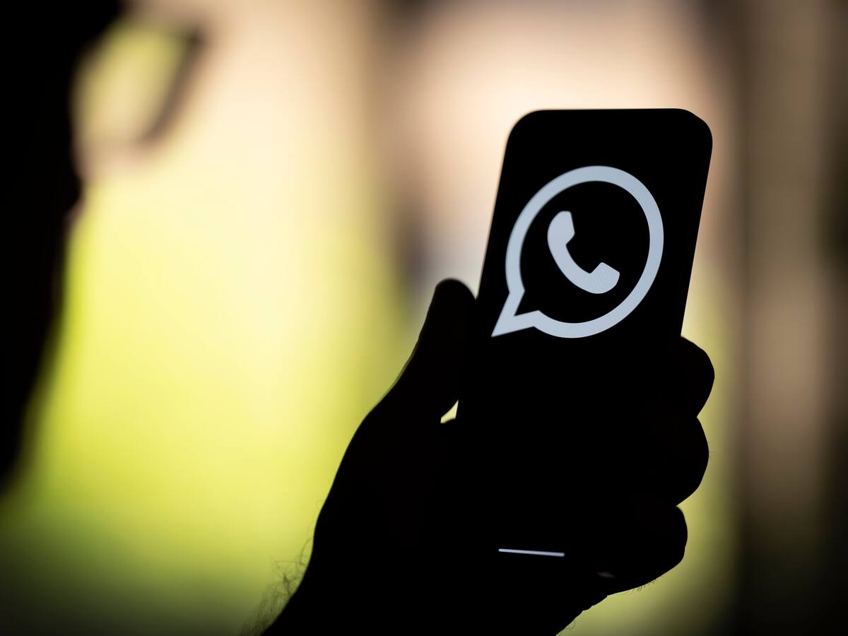 Active el “modo oscuro real” de WhatsApp con este paso a paso