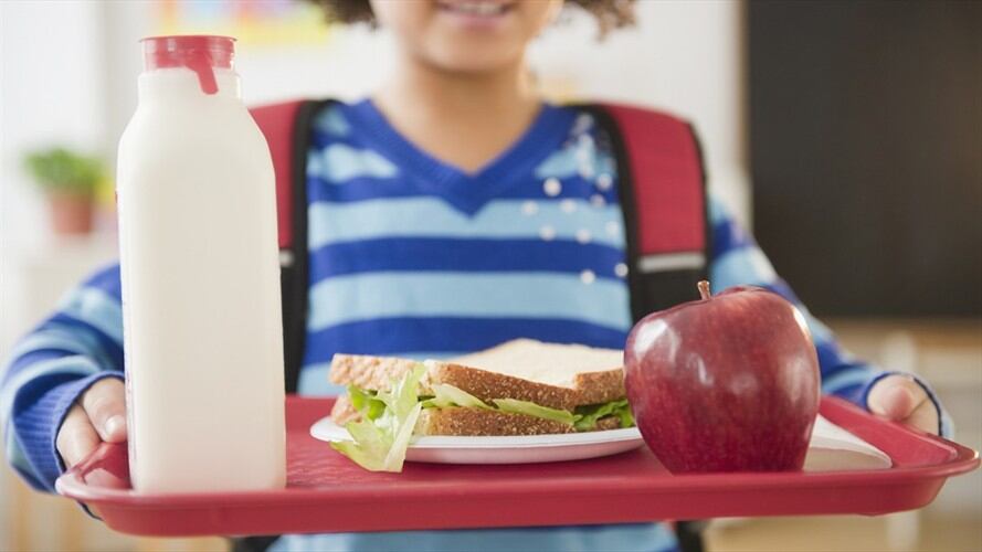 De los más de 5'600.000 estudiantes que se benefician del PAE, al momento solo 1,2 millones reciben alimentación. Foto: Getty Images / JAMIE GRILL