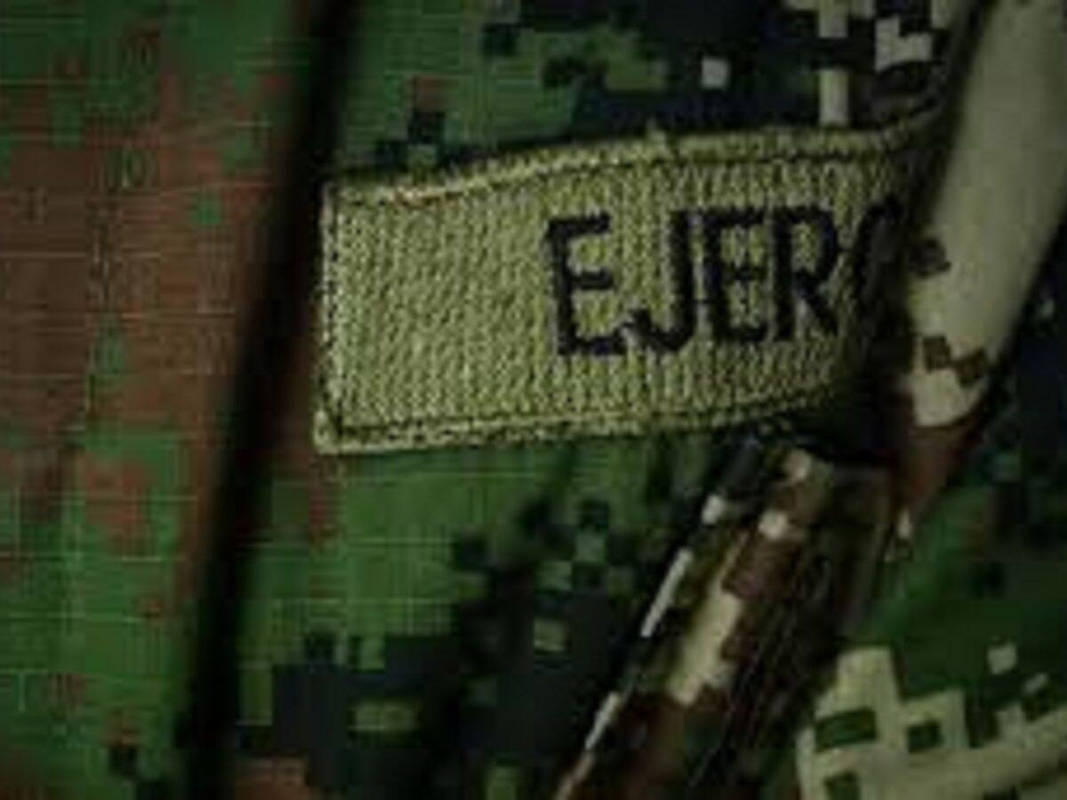 Firman decreto de trazabilidad balística de las armas de la Fuerza Pública