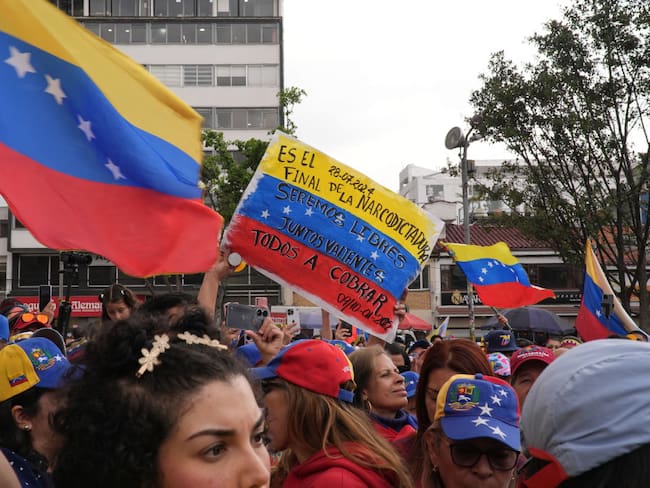 Tenemos esperanza, queremos un cambio verdadero: venezolanos en Colombia sobre posesión presidencial