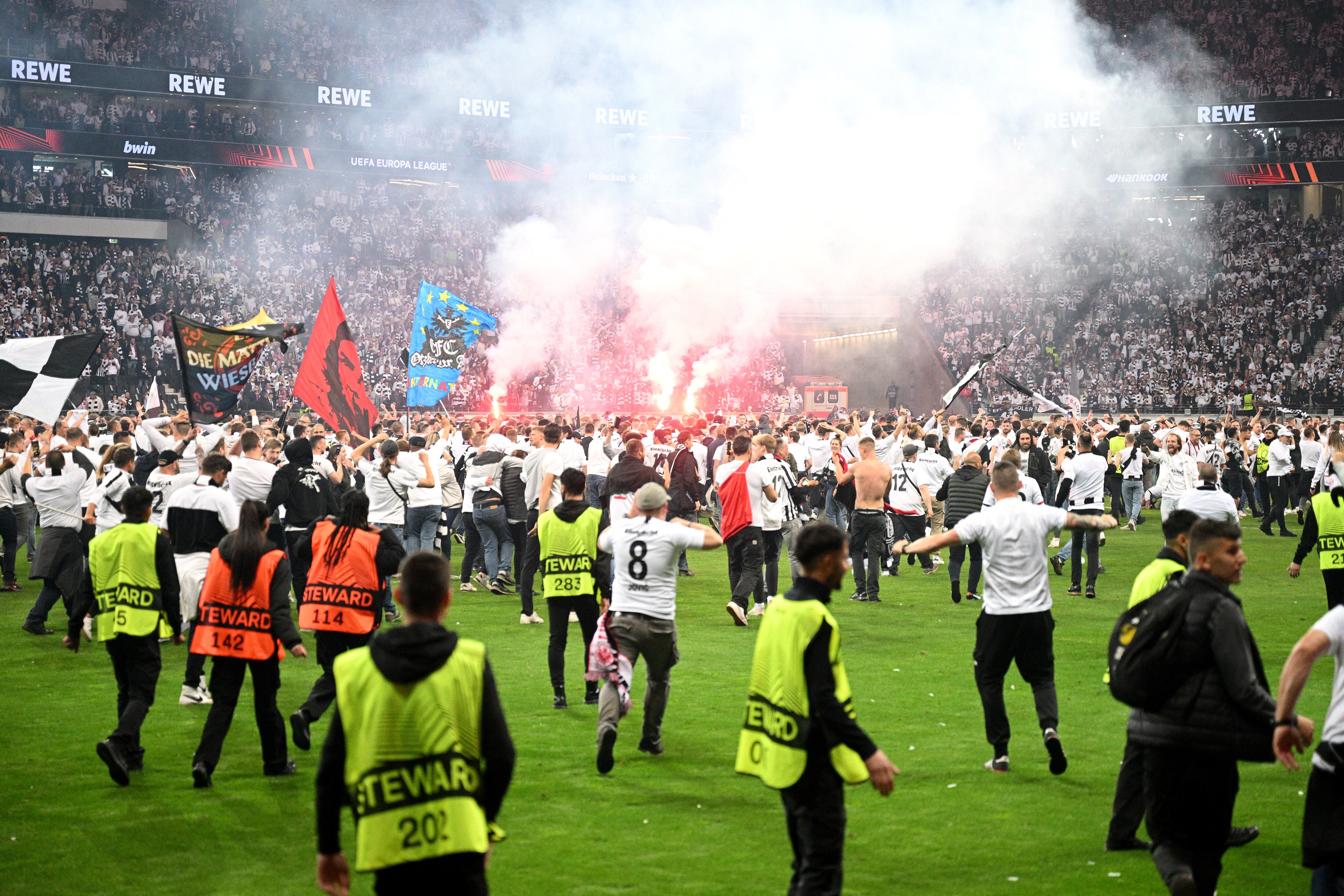 FRANKFURT AM MAIN, GERMANY - MAY 05: Eintracht Frankfurt invade the pitch following victory in the UEFA Europa League Semi Final Leg Two match between Eintracht Frankfurt and West Ham United at Deutsche Bank Park on May 05, 2022 in Frankfurt am Main, Germany. (Photo by Matthias Hangst/Getty Images)