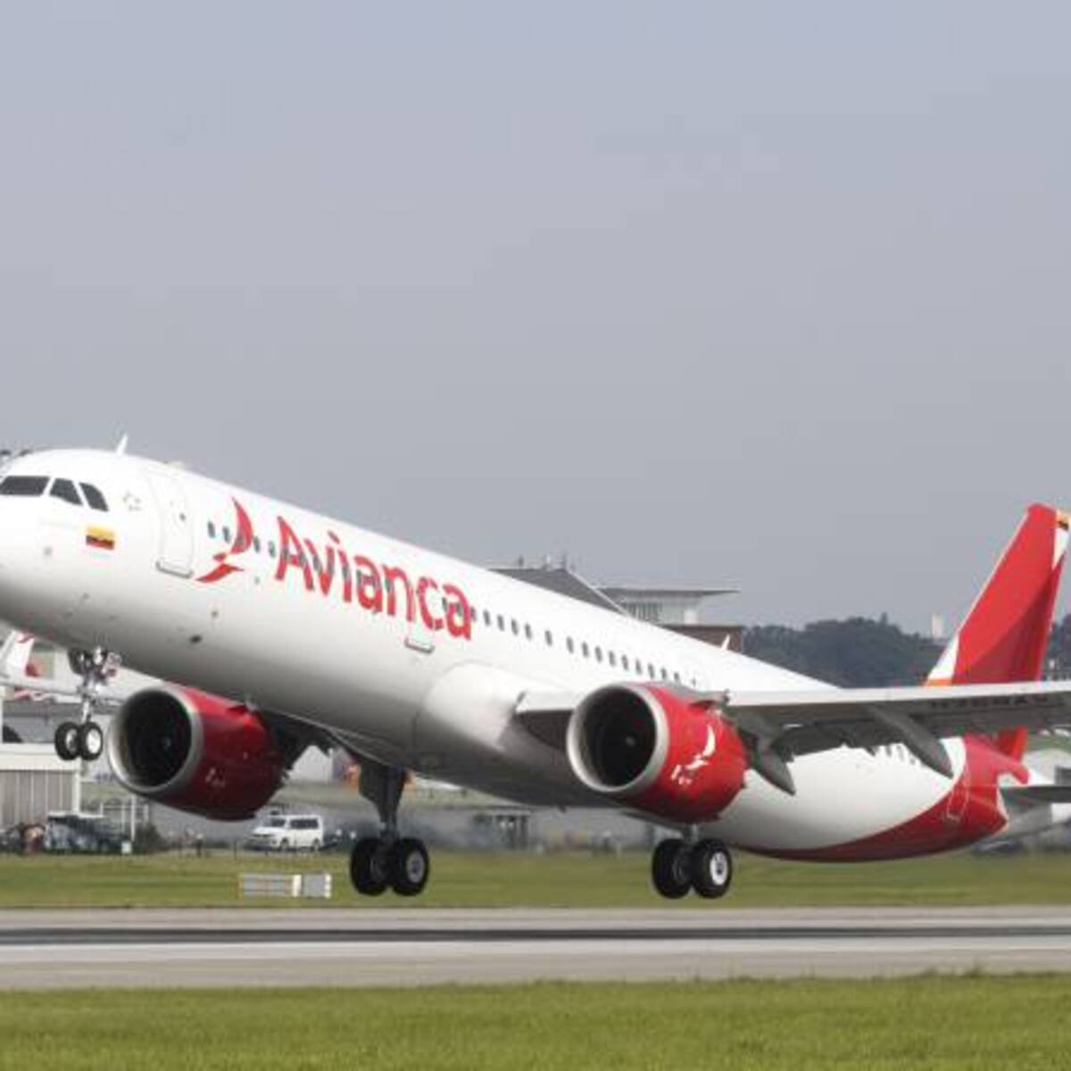 Avianca no descarta renunciar ante Aerocivil a rutas para lograr su unión con Viva