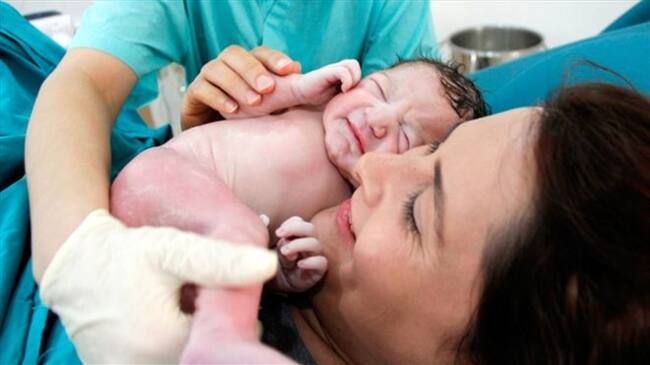 Antaño, si el bebé se quedaba atascado en el canal de parto, tanto la madre como el bebé se morían. Foto: Thinkstock.