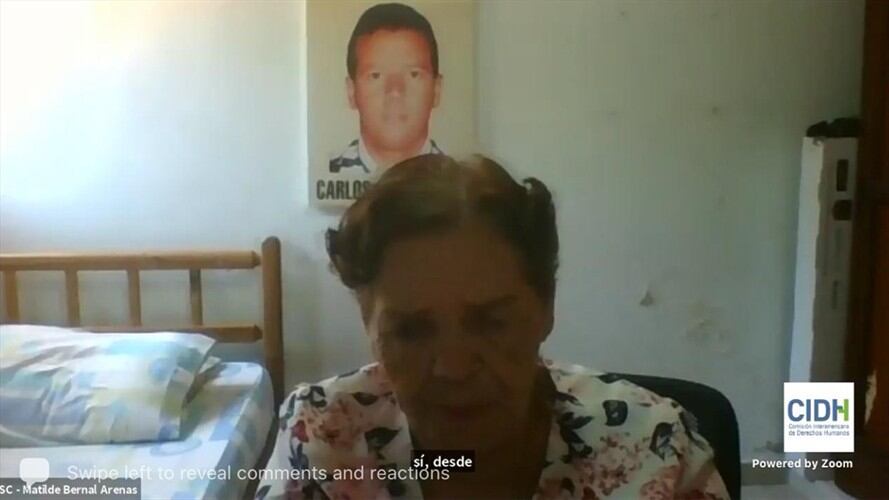 Familiares de los siete agentes del CTI asesinados y desaparecidos por paramilitares ajustan 21 años sin ni siquiera saber dónde los sepultaron. Foto: CIDH (cortesía)