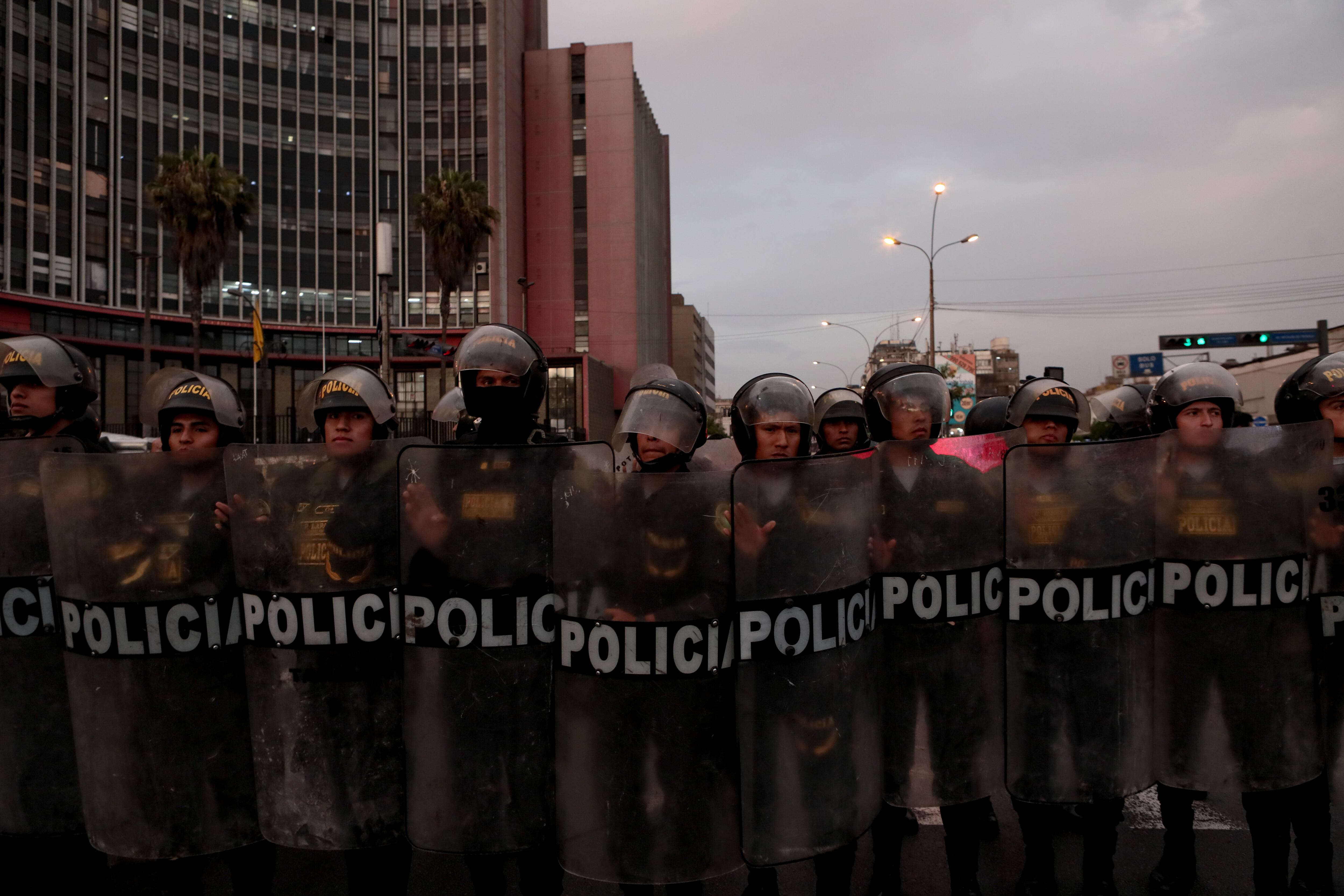 Cientos de personas participan en una nueva marcha contra el Gobierno de Dina Boluarte en Lima Perú el 12 de enero de 2023. Foto de Klebher Vasquez/Agencia Anadolu a través de Getty Images.