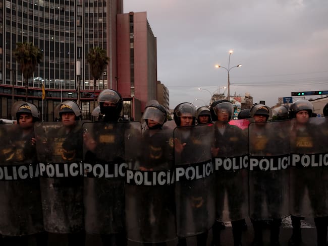 Cientos de personas participan en una nueva marcha contra el Gobierno de Dina Boluarte en Lima Perú el 12 de enero de 2023. Foto de Klebher Vasquez/Agencia Anadolu a través de Getty Images.
