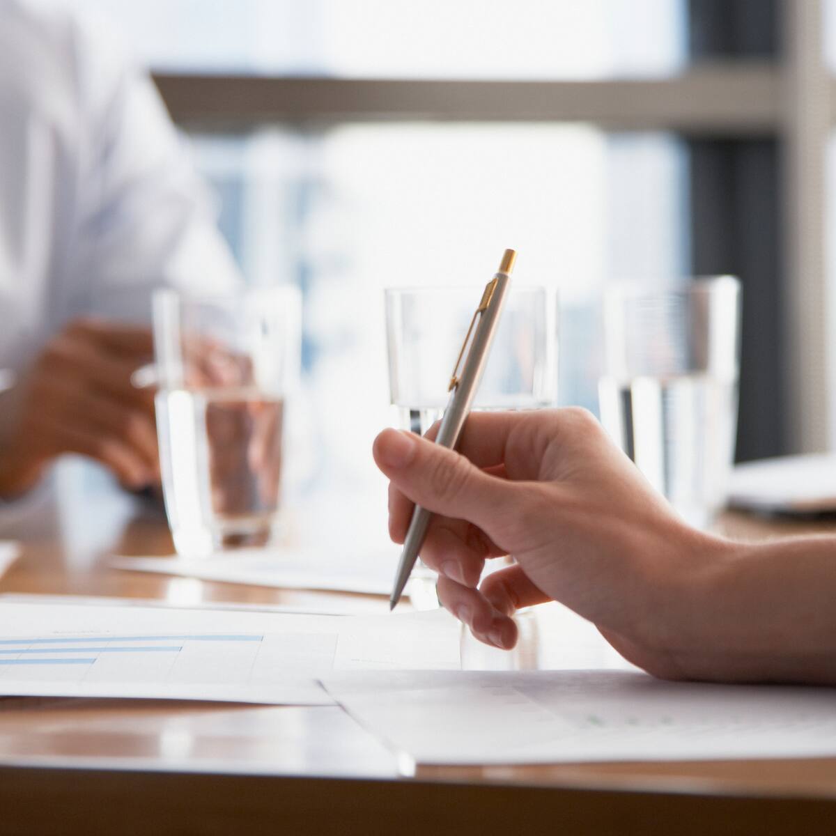 Denuncian que contralora encargada de Santander habría presentado documentos falsos