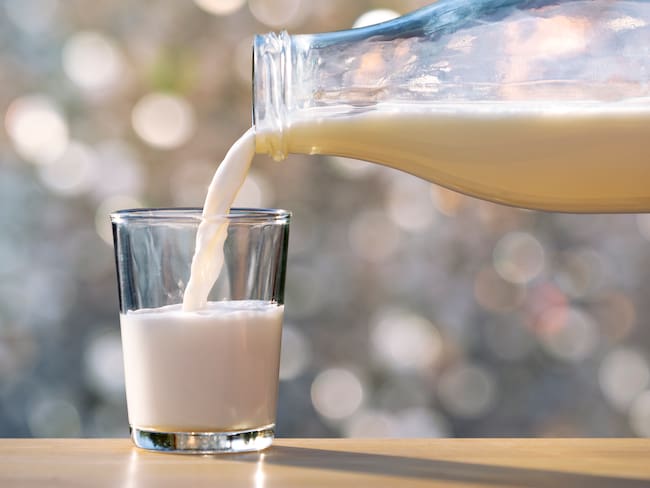 Imagen de referencia de un vaso de leche. Foto: Jose A. Bernat Bacete / Getty Images.